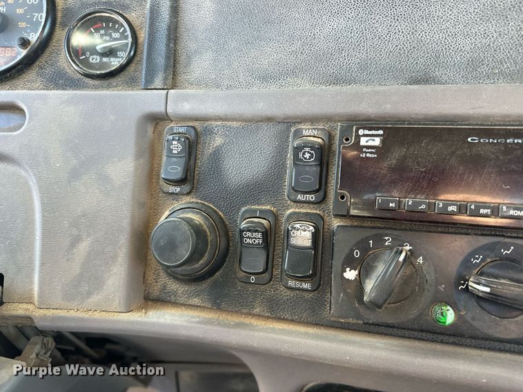 image for item DW5089 2015 Peterbilt 365 ready mix truck