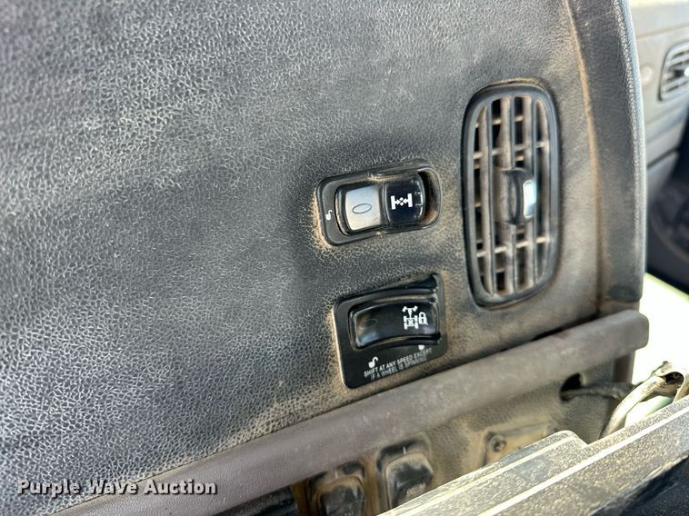 image for item DW5089 2015 Peterbilt 365 ready mix truck