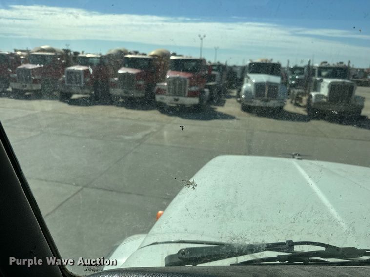 image for item DW5089 2015 Peterbilt 365 ready mix truck