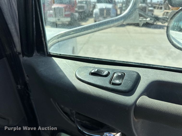 image for item DW5089 2015 Peterbilt 365 ready mix truck