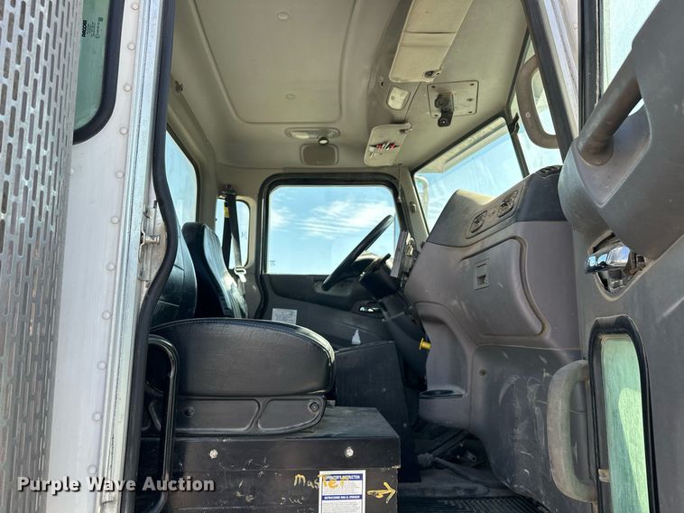 image for item DW5089 2015 Peterbilt 365 ready mix truck