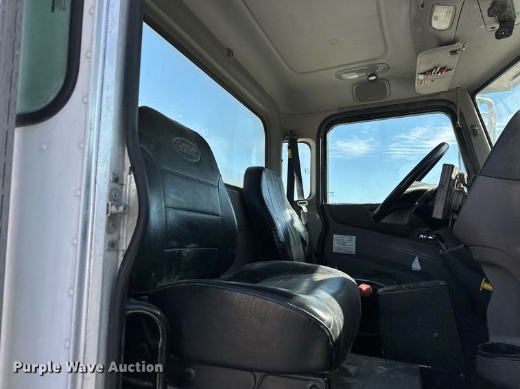 image for item DW5089 2015 Peterbilt 365 ready mix truck