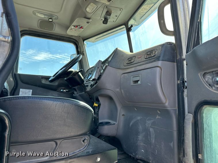 image for item DW5089 2015 Peterbilt 365 ready mix truck