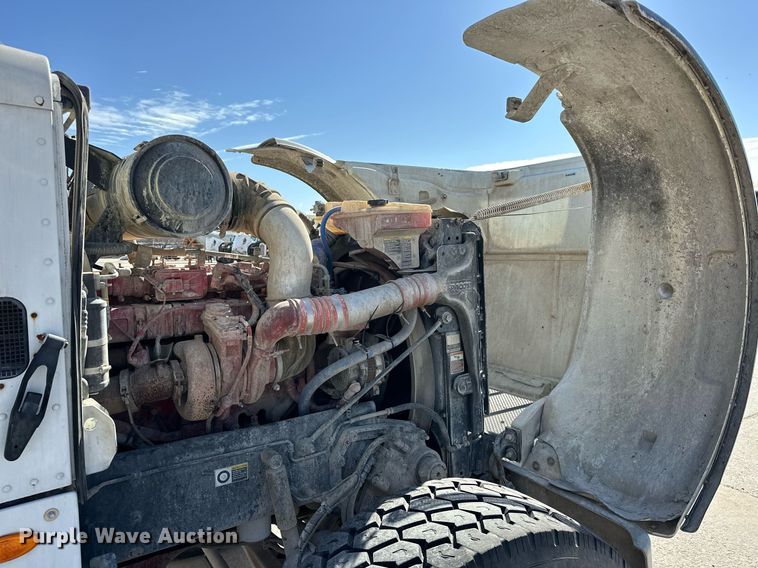 image for item DW5089 2015 Peterbilt 365 ready mix truck