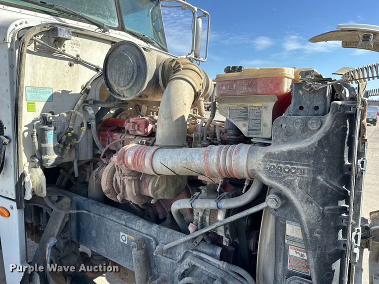 image for item DW5089 2015 Peterbilt 365 ready mix truck