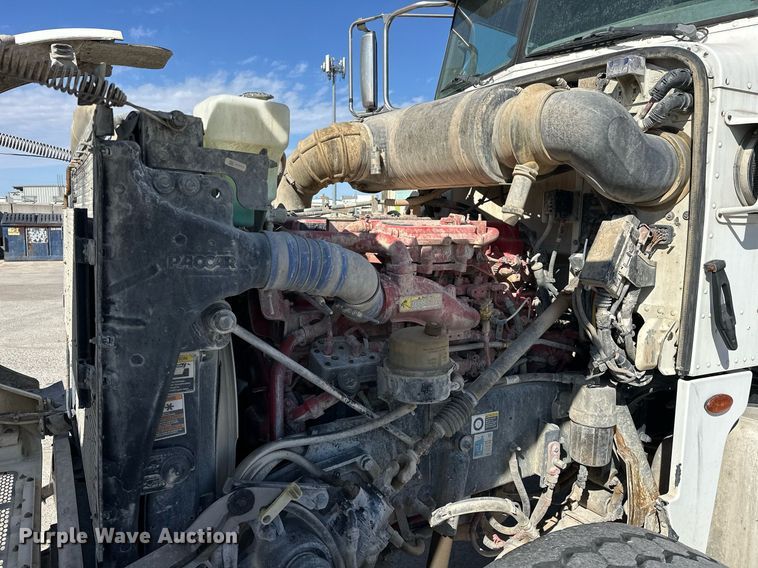 image for item DW5089 2015 Peterbilt 365 ready mix truck