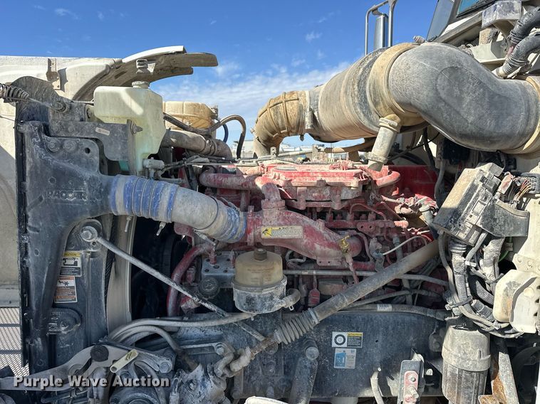 image for item DW5089 2015 Peterbilt 365 ready mix truck