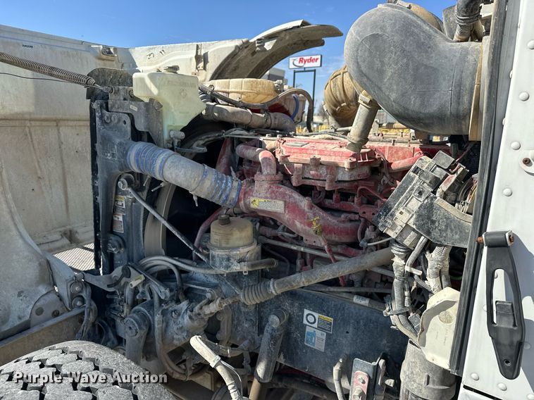 image for item DW5089 2015 Peterbilt 365 ready mix truck