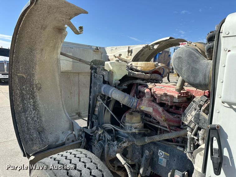 image for item DW5089 2015 Peterbilt 365 ready mix truck