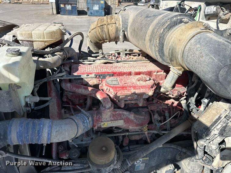 image for item DW5089 2015 Peterbilt 365 ready mix truck