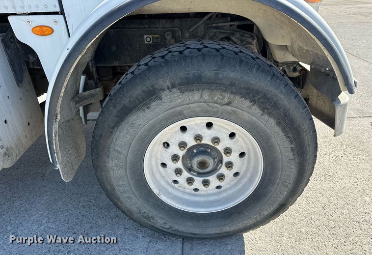 image for item DW5089 2015 Peterbilt 365 ready mix truck