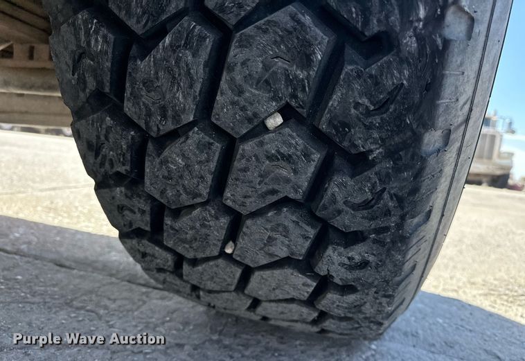 image for item DW5089 2015 Peterbilt 365 ready mix truck