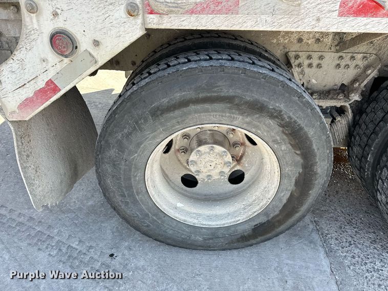 image for item DW5089 2015 Peterbilt 365 ready mix truck