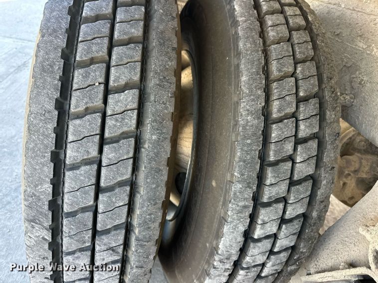 image for item DW5089 2015 Peterbilt 365 ready mix truck