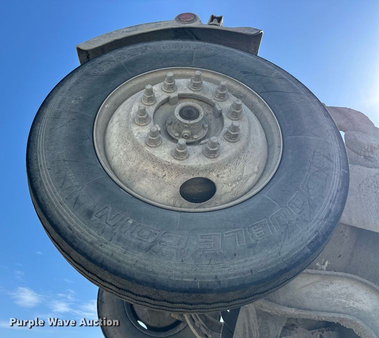 image for item DW5089 2015 Peterbilt 365 ready mix truck