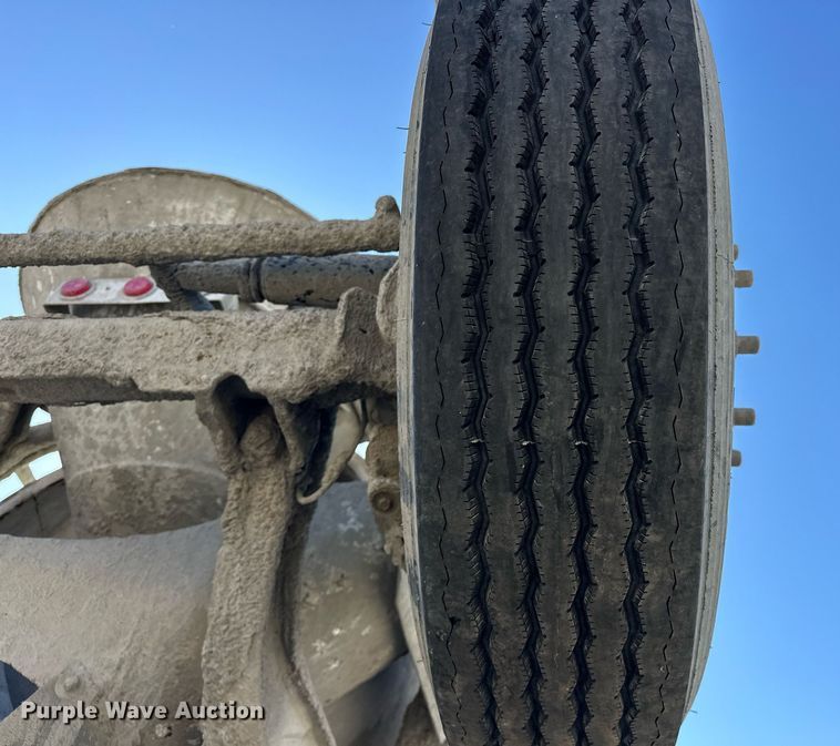 image for item DW5089 2015 Peterbilt 365 ready mix truck