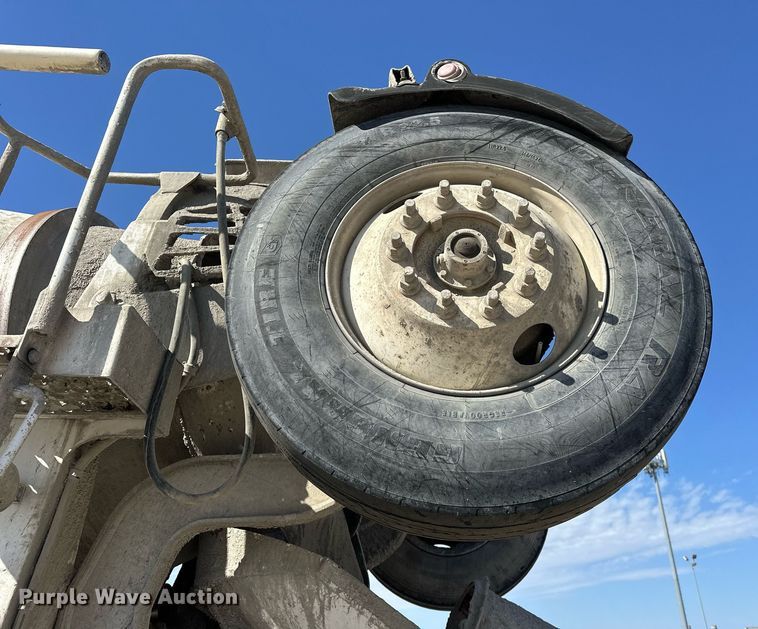 image for item DW5089 2015 Peterbilt 365 ready mix truck