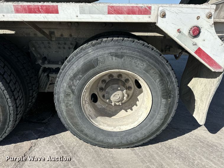 image for item DW5089 2015 Peterbilt 365 ready mix truck