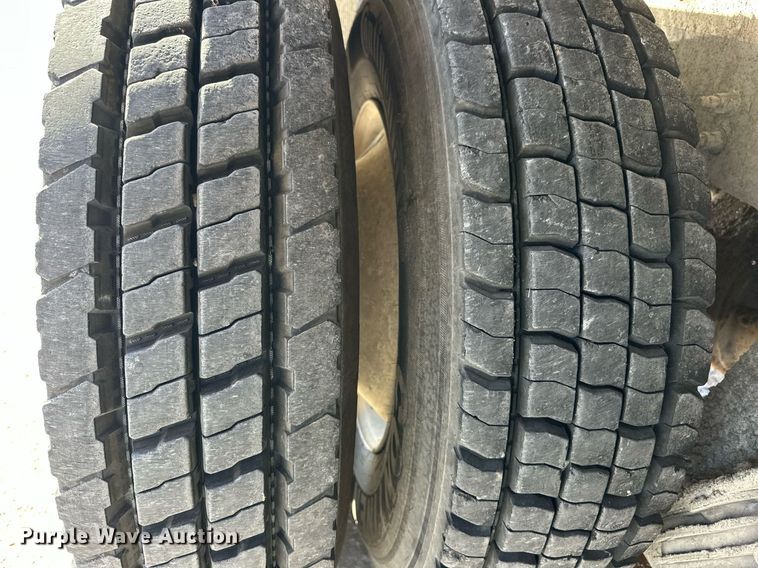 image for item DW5089 2015 Peterbilt 365 ready mix truck