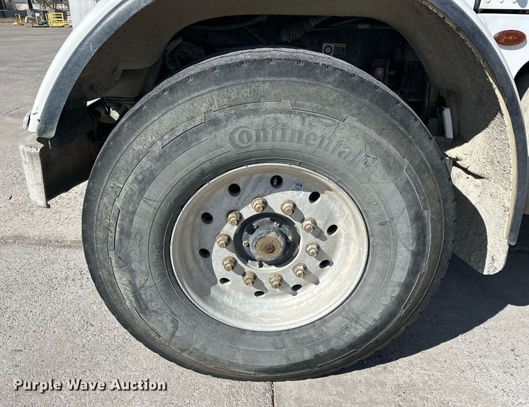 image for item DW5089 2015 Peterbilt 365 ready mix truck