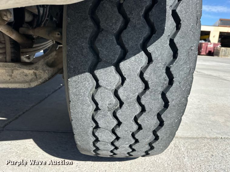 image for item DW5089 2015 Peterbilt 365 ready mix truck