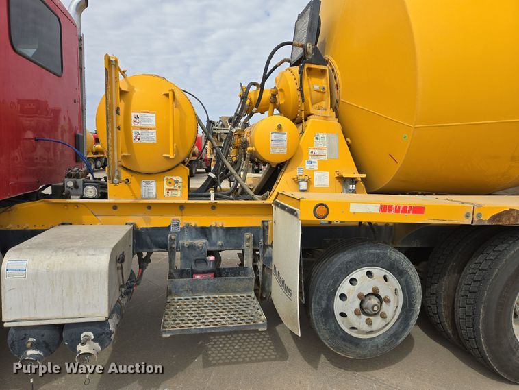 image for item DW5090 2017 Peterbilt 567 ready mix truck