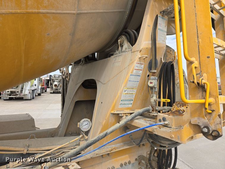 image for item DW5090 2017 Peterbilt 567 ready mix truck