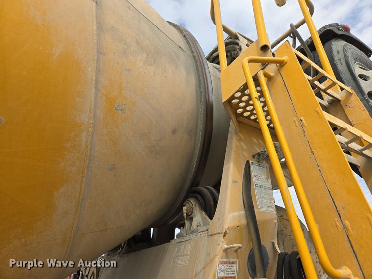 image for item DW5090 2017 Peterbilt 567 ready mix truck