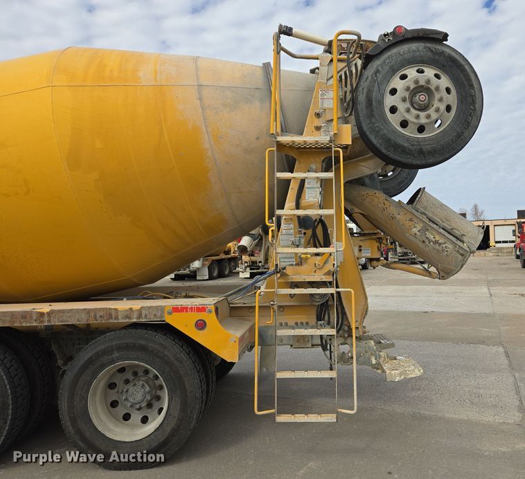 image for item DW5090 2017 Peterbilt 567 ready mix truck