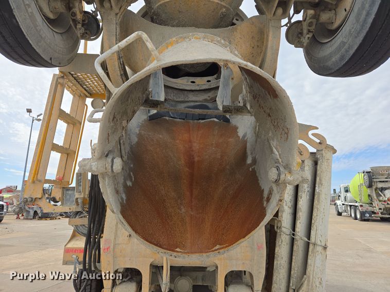 image for item DW5090 2017 Peterbilt 567 ready mix truck