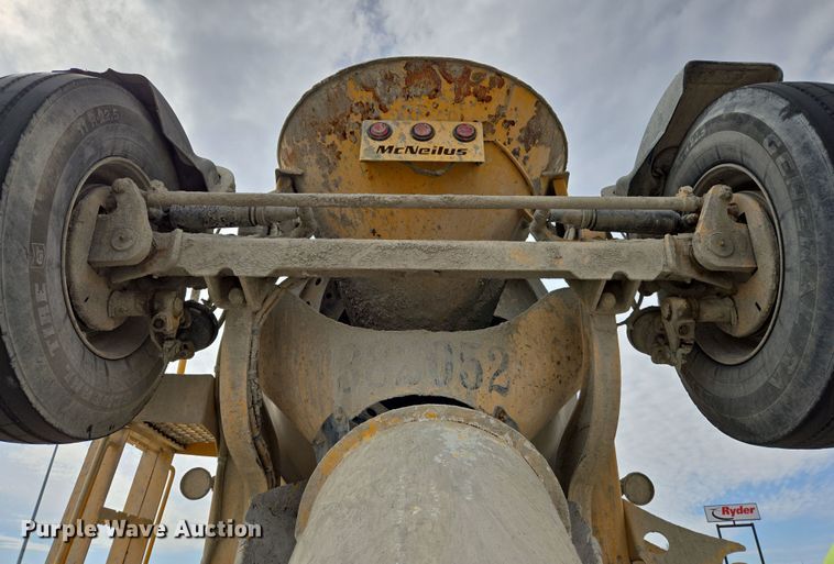 image for item DW5090 2017 Peterbilt 567 ready mix truck