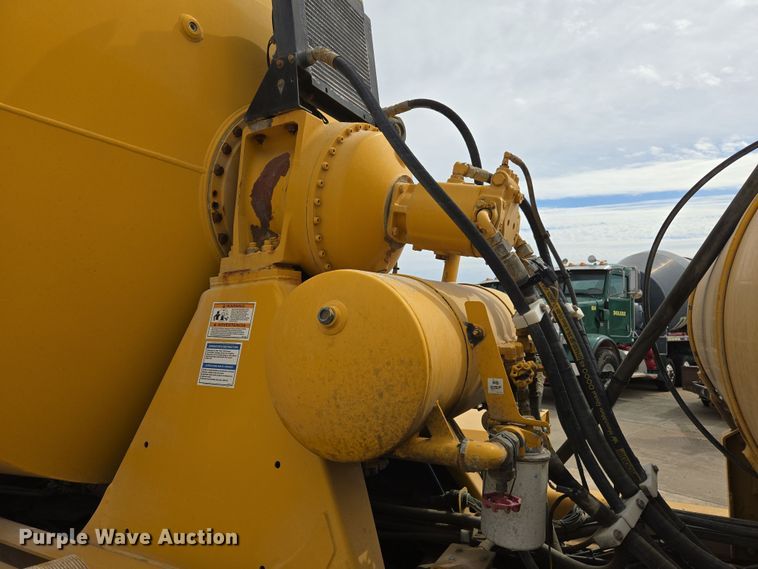 image for item DW5090 2017 Peterbilt 567 ready mix truck