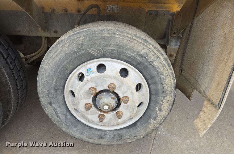 image for item DW5090 2017 Peterbilt 567 ready mix truck