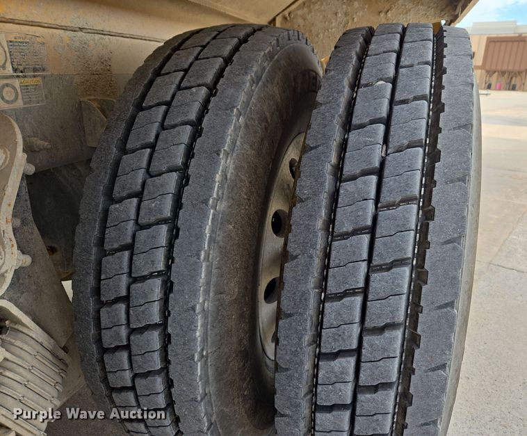 image for item DW5090 2017 Peterbilt 567 ready mix truck