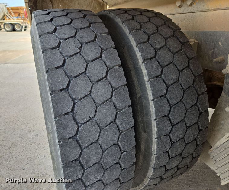 image for item DW5090 2017 Peterbilt 567 ready mix truck