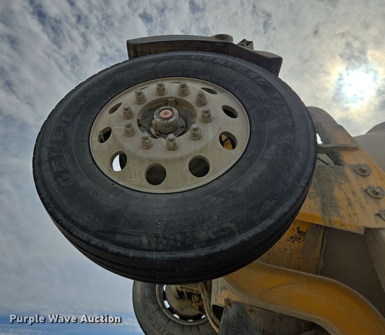 image for item DW5090 2017 Peterbilt 567 ready mix truck