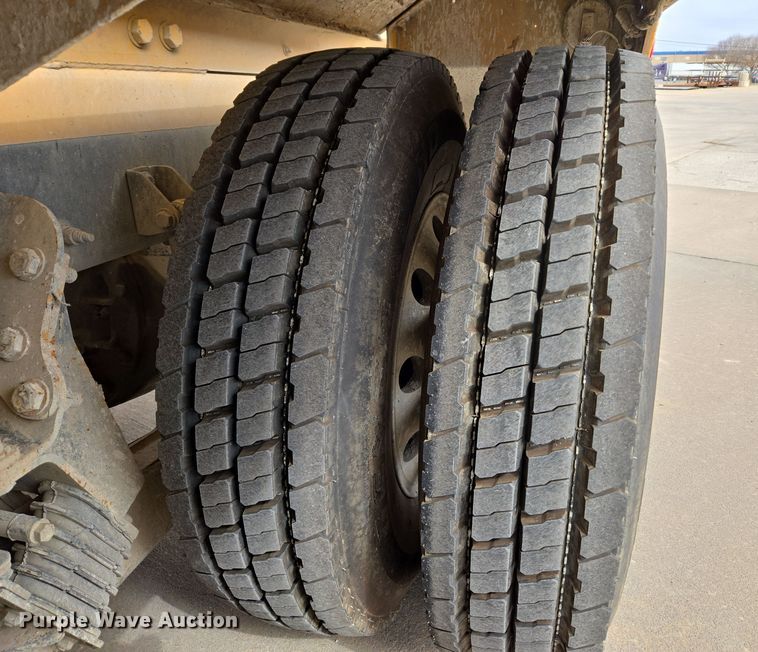 image for item DW5090 2017 Peterbilt 567 ready mix truck