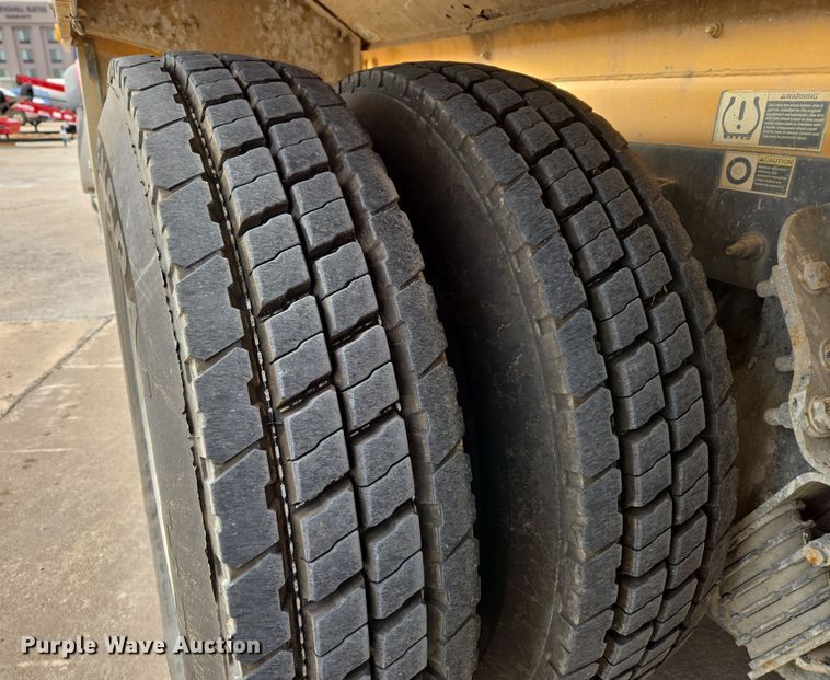 image for item DW5090 2017 Peterbilt 567 ready mix truck