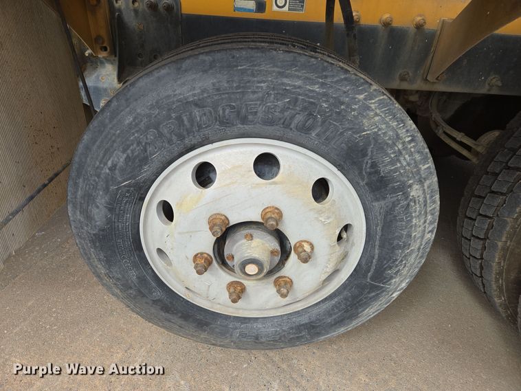 image for item DW5090 2017 Peterbilt 567 ready mix truck