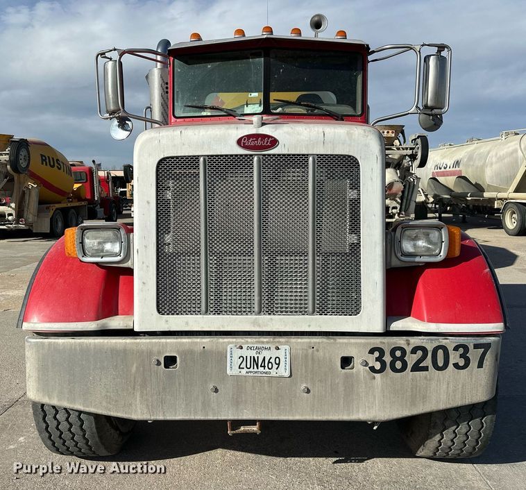 image for item DW5092 2014 Peterbilt 365 ready mix truck