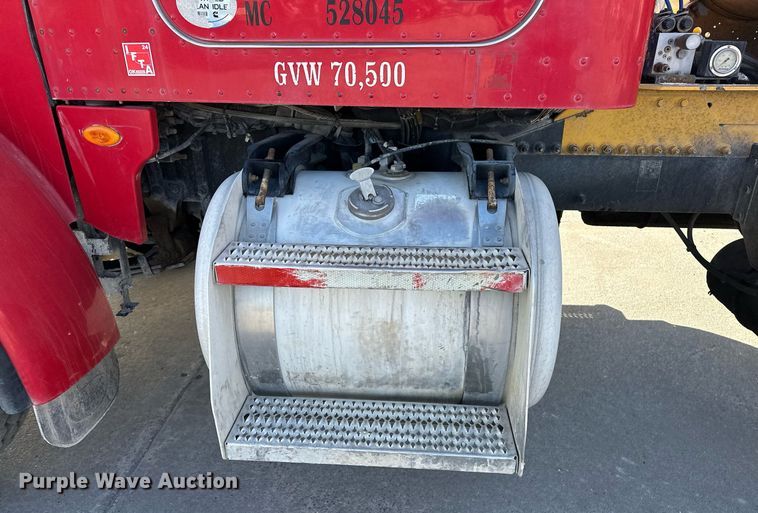 image for item DW5092 2014 Peterbilt 365 ready mix truck