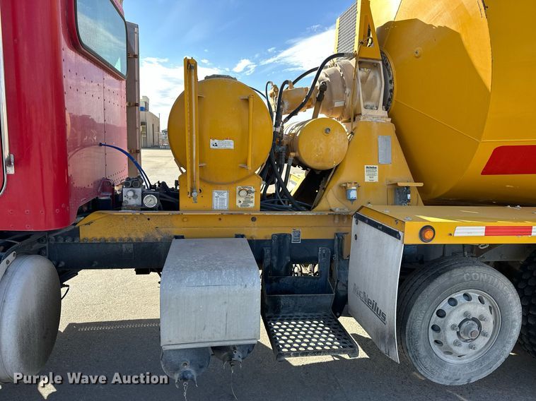 image for item DW5092 2014 Peterbilt 365 ready mix truck