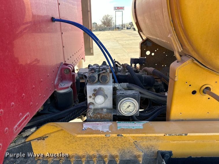 image for item DW5092 2014 Peterbilt 365 ready mix truck