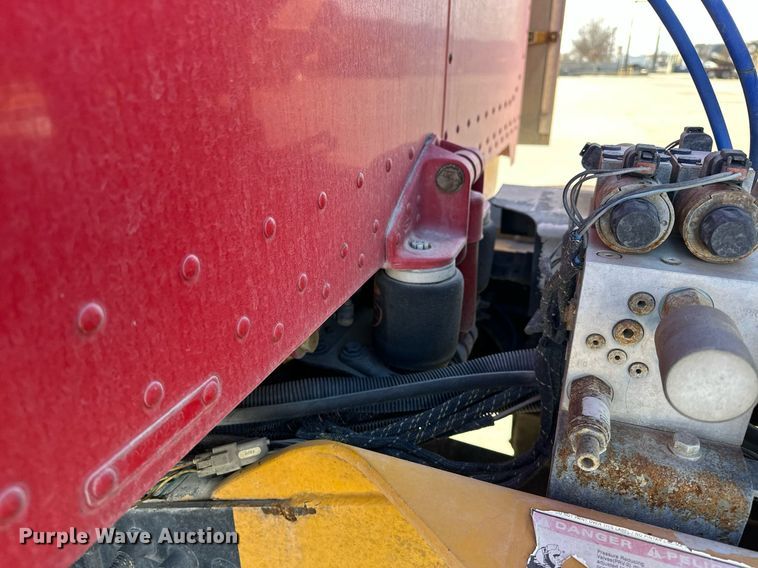 image for item DW5092 2014 Peterbilt 365 ready mix truck