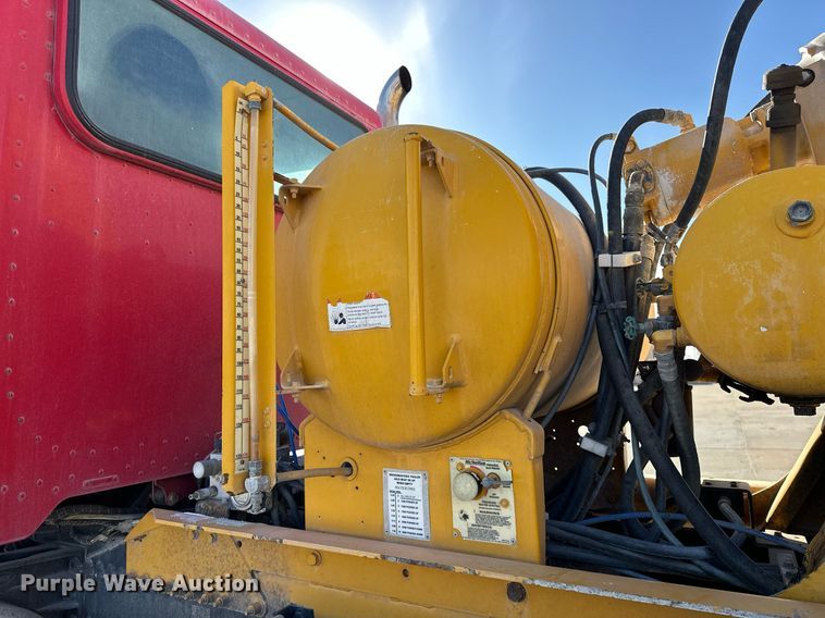 image for item DW5092 2014 Peterbilt 365 ready mix truck