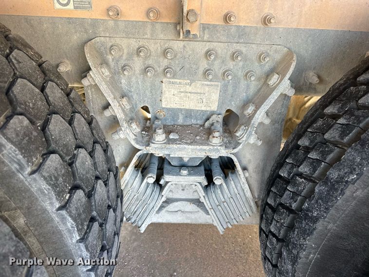 image for item DW5092 2014 Peterbilt 365 ready mix truck