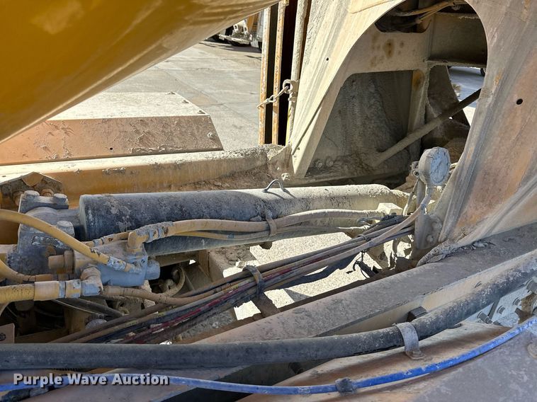 image for item DW5092 2014 Peterbilt 365 ready mix truck