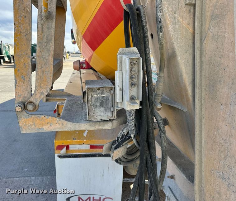 image for item DW5092 2014 Peterbilt 365 ready mix truck