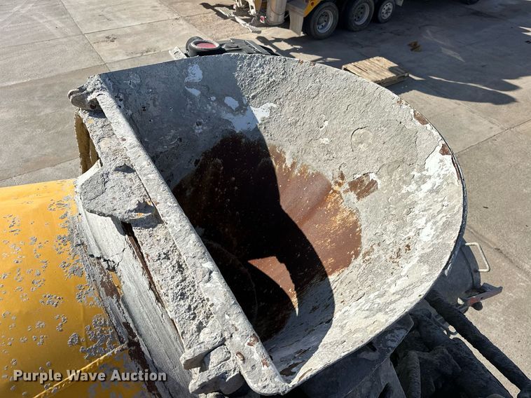 image for item DW5092 2014 Peterbilt 365 ready mix truck