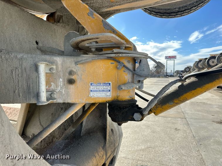 image for item DW5092 2014 Peterbilt 365 ready mix truck